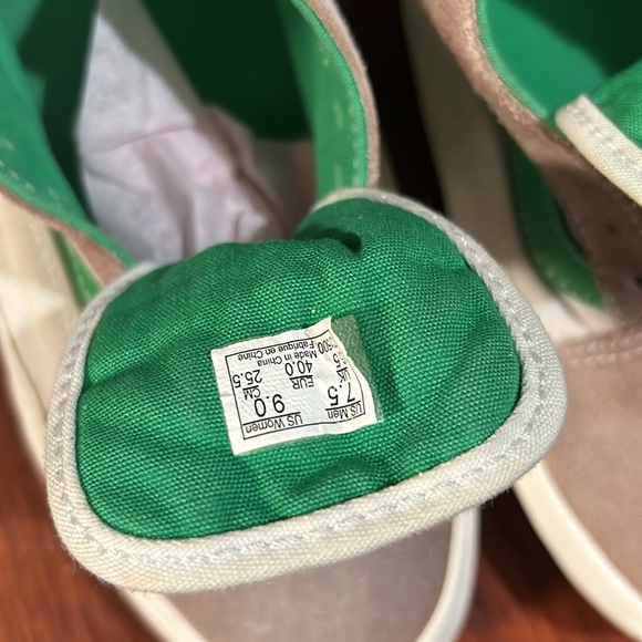 Vans - Picture 8 of 9